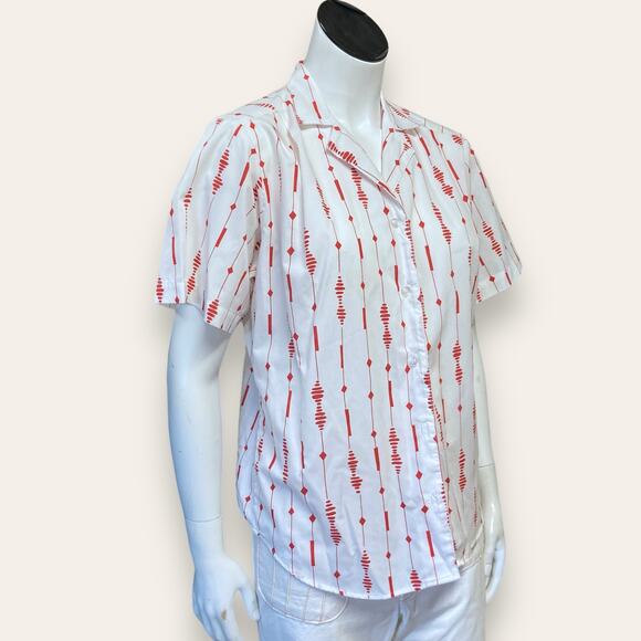 Classic fashions, size 6 red and white button up cotton and polyester blend - Picture 3 of 5
